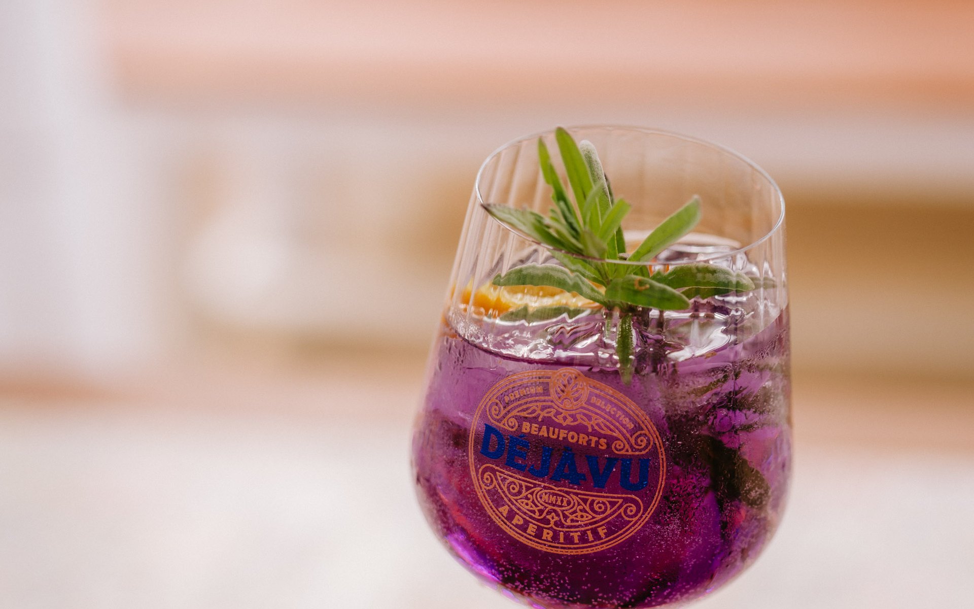 Riviera am Rhein in Bingen — Beachlounge und Biergarten am Rheinufer