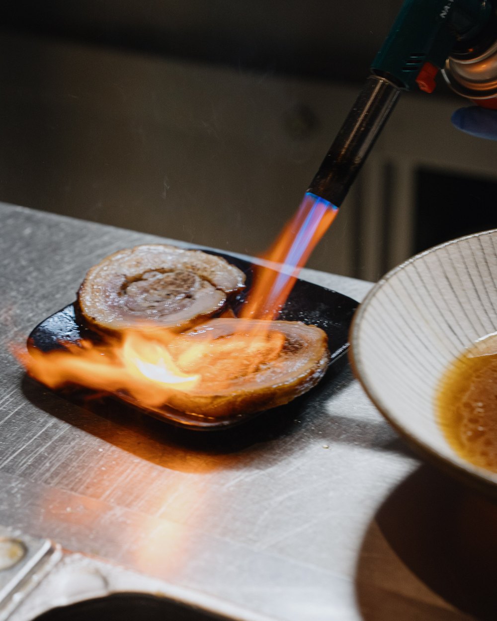 Detailaufnahme der Ramen-Brühe